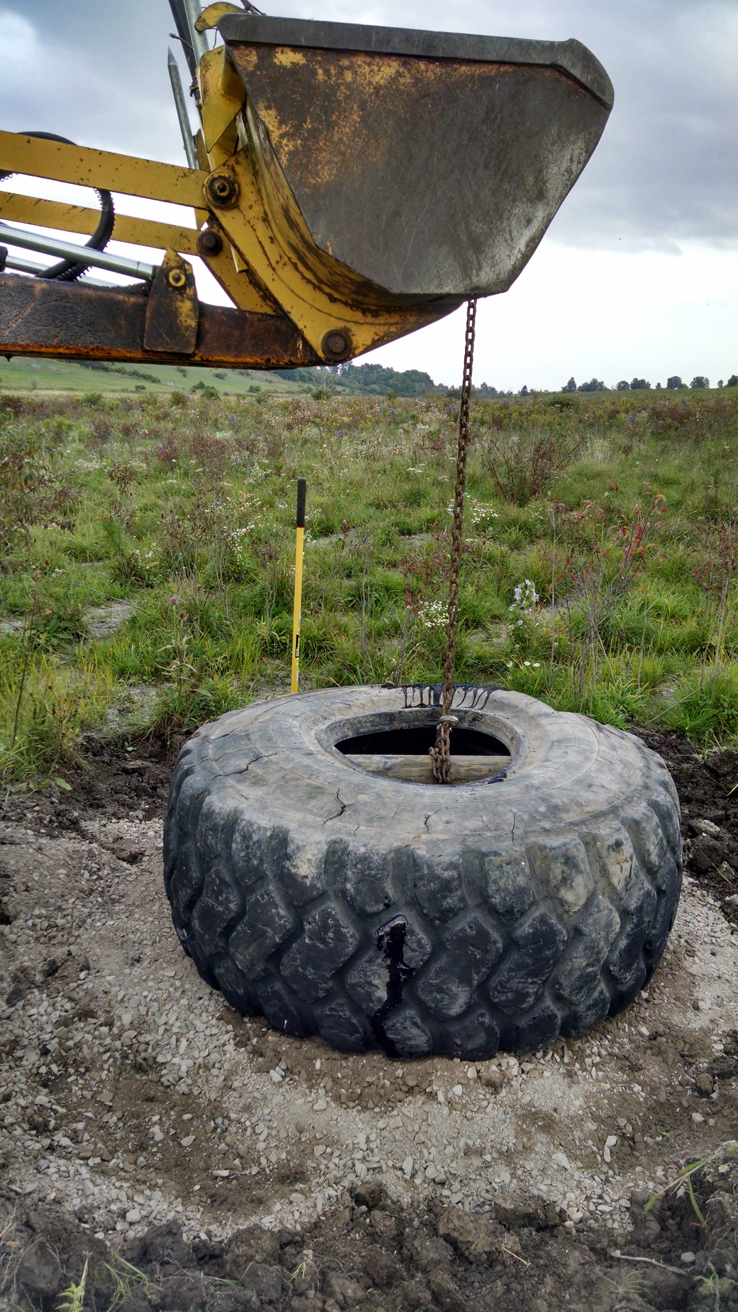 A length of log or wood fence post makes a good lifting point.