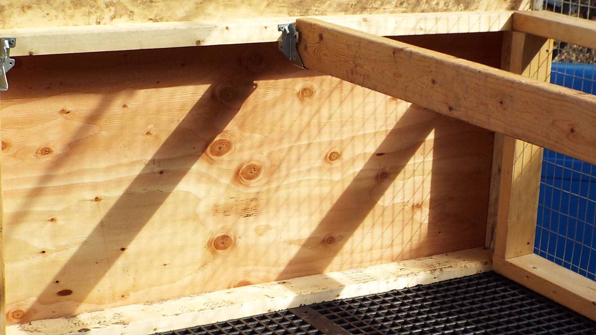 Roost poles fit loosely into joist hangers for easy removal for cleaning.